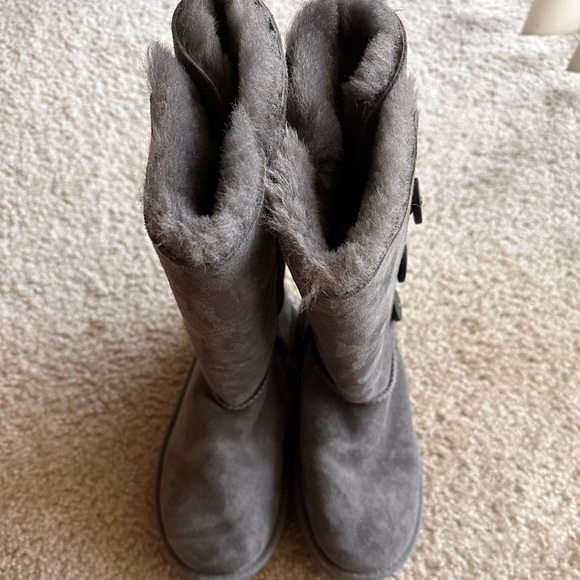 UGG Girls Bailey Button Triplet Boots - Picture 4 of 6